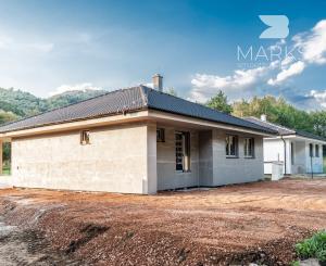 AKTUALIZOVANÉ -4 izbový bungalov na kľúč v tvare L s pozemkom 786 m²