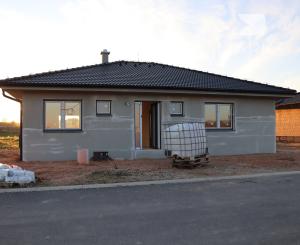 Skolaudovaný dom so zníženou cenou. Stačí sa nasťahovať.