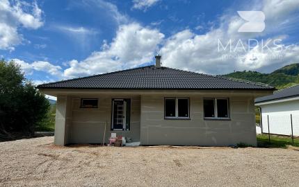 AKTUALIZOVANÉ -4 izbový bungalov na kľúč v tvare L s pozemkom 786 m²