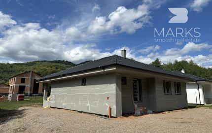 AKTUALIZOVANÉ -4 izbový bungalov na kľúč v tvare L s pozemkom 786 m²