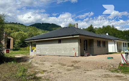 AKTUALIZOVANÉ -4 izbový bungalov na kľúč v tvare L s pozemkom 786 m²