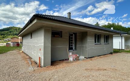 AKTUALIZOVANÉ -4 izbový bungalov na kľúč v tvare L s pozemkom 786 m²