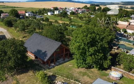 DVA DOMY | VIDIECKY DOM A MASÍVNY ZRUB V OBCI PLOSKÉ