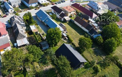DVA DOMY | VIDIECKY DOM A MASÍVNY ZRUB V OBCI PLOSKÉ