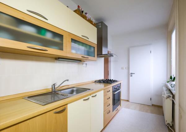 PREDANÉ -Slnečný 2-izbový byt, možnosť úpravy na 3i