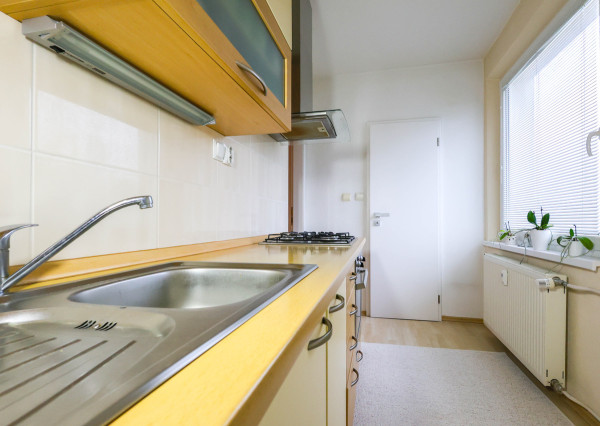 PREDANÉ -Slnečný 2-izbový byt, možnosť úpravy na 3i