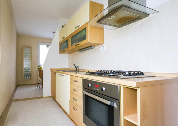 PREDANÉ -Slnečný 2-izbový byt, možnosť úpravy na 3i