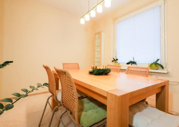 PREDANÉ -Slnečný 2-izbový byt, možnosť úpravy na 3i