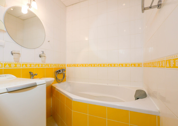 PREDANÉ -Slnečný 2-izbový byt, možnosť úpravy na 3i