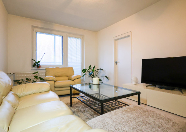 PREDANÉ -Slnečný 2-izbový byt, možnosť úpravy na 3i