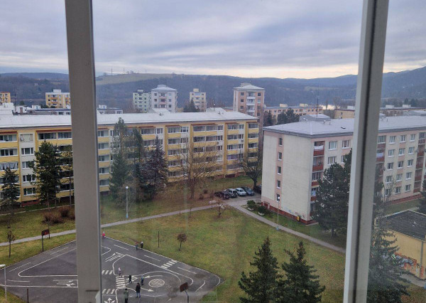 PREDANÉ -Slnečný 2-izbový byt, možnosť úpravy na 3i