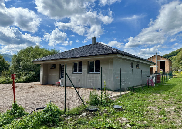 AKTUALIZOVANÉ -4 izbový bungalov na kľúč v tvare L s pozemkom 786 m²