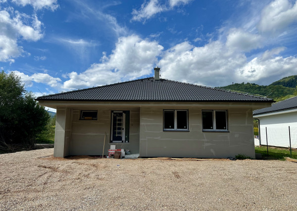 AKTUALIZOVANÉ -4 izbový bungalov na kľúč v tvare L s pozemkom 786 m²