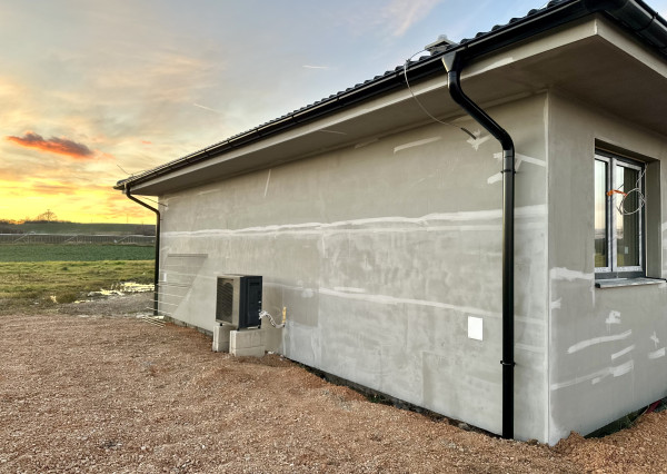 Skolaudovaný dom so zníženou cenou. Stačí sa nasťahovať.