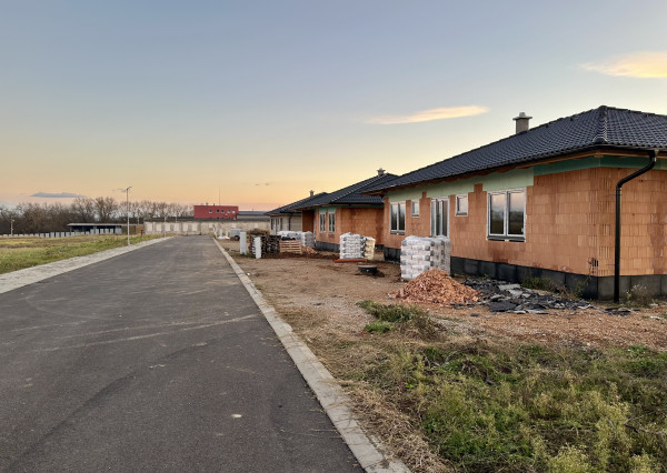 Skolaudovaný dom so zníženou cenou. Stačí sa nasťahovať.