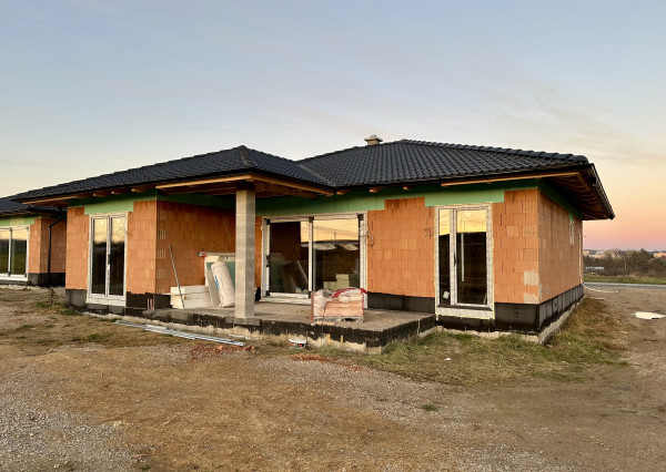AKTUALIZOVANÉ | 4-i bungalov na kľúč s pozemkom 1002 m²