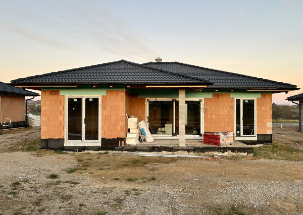 AKTUALIZOVANÉ | 4-i bungalov na kľúč s pozemkom 1002 m²