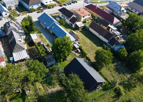 DVA DOMY | VIDIECKY DOM A MASÍVNY ZRUB V OBCI PLOSKÉ