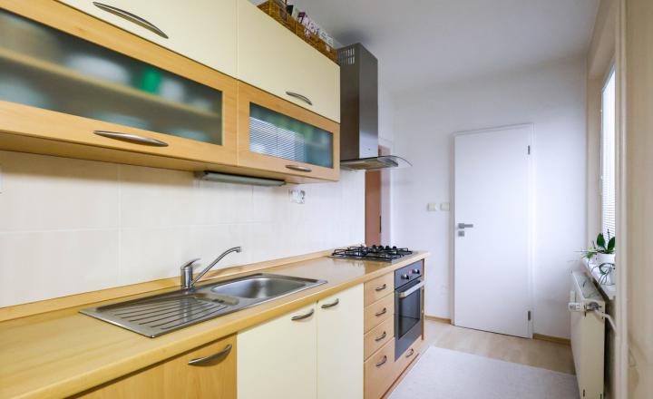 PREDANÉ -Slnečný 2-izbový byt, možnosť úpravy na 3i - fotografia 9