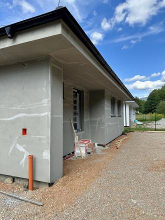 PREDANÉ - 4 izbový bungalov na kľúč v tvare L s pozemkom 786 m² - fotografia 15