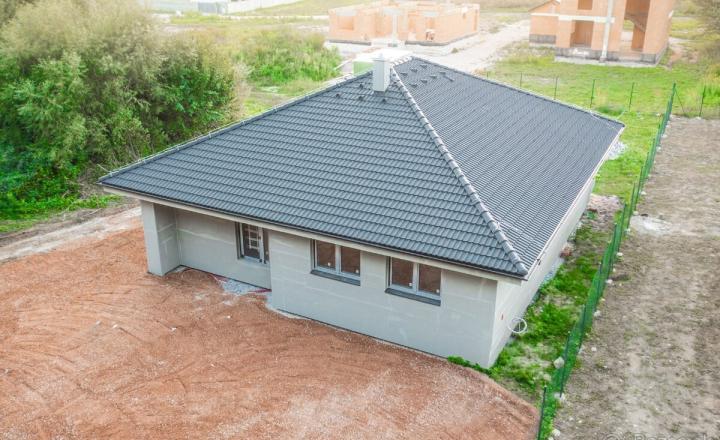 PREDANÉ - 4 izbový bungalov na kľúč v tvare L s pozemkom 786 m² - fotografia 2