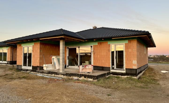 REZERVOVANÉ  | 4-i bungalov na kľúč s pozemkom 1002 m² - fotografia 6