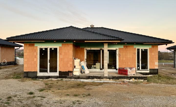 REZERVOVANÉ  | 4-i bungalov na kľúč s pozemkom 1002 m² - fotografia 7