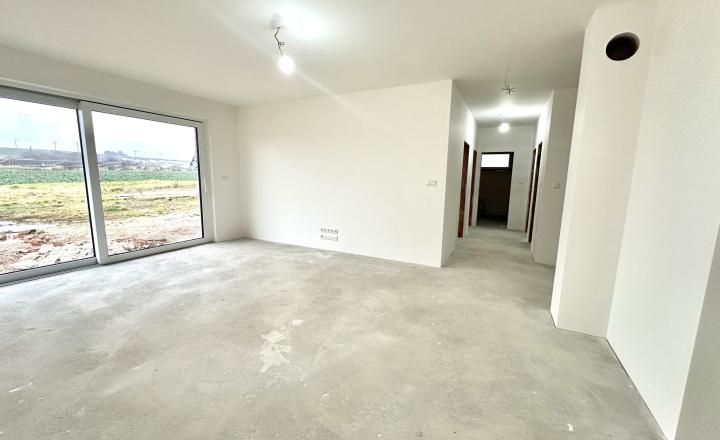 PREDANÉ | Skolaudovaný dom zariadený na kľúč - fotografia 16