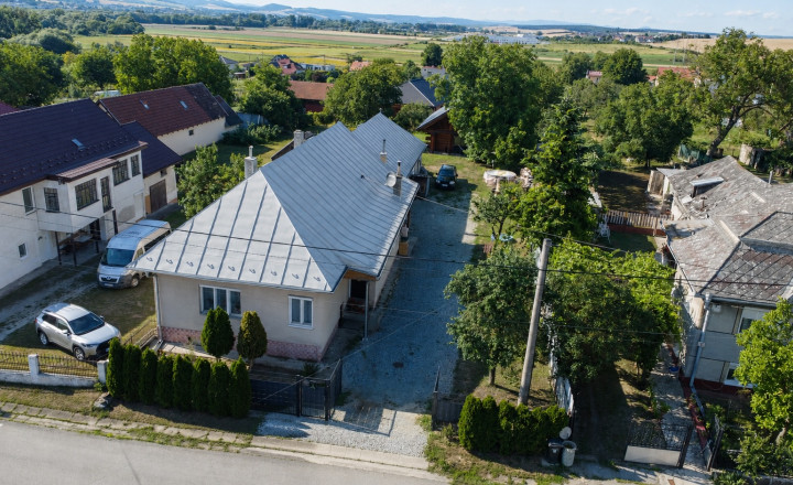 DVA DOMY | VIDIECKY DOM A MASÍVNY ZRUB V OBCI PLOSKÉ - fotografia 20
